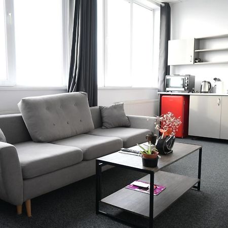 Luana Airport Apartments #9 โอโตเปนี ภายนอก รูปภาพ