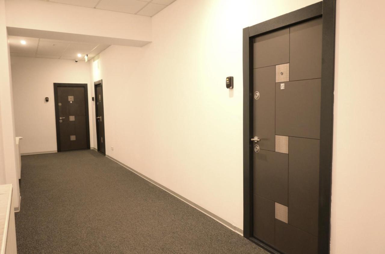 Luana Airport Apartments #9 โอโตเปนี ภายนอก รูปภาพ